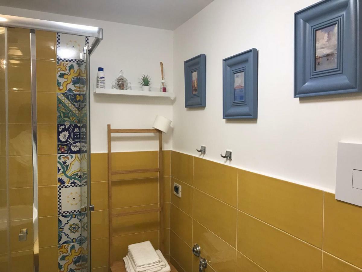 Appartement La Casa Di Hoby à Naples Extérieur photo